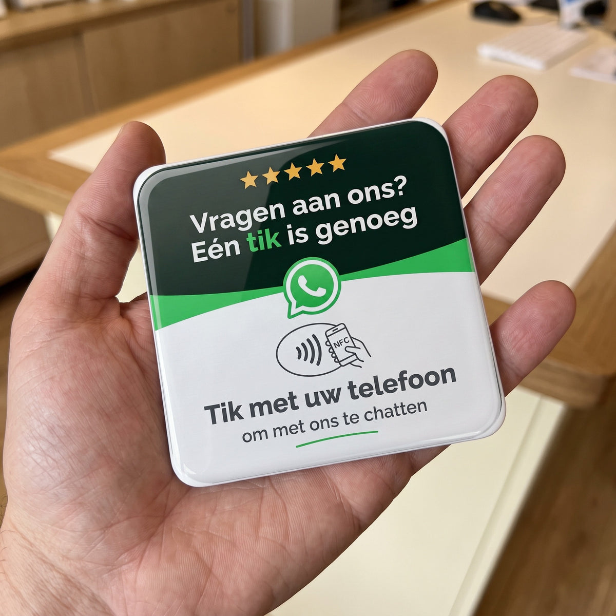 NFC-Karte WhatsApp auf einer Handfläche, 10 × 10 cm | Nederlands